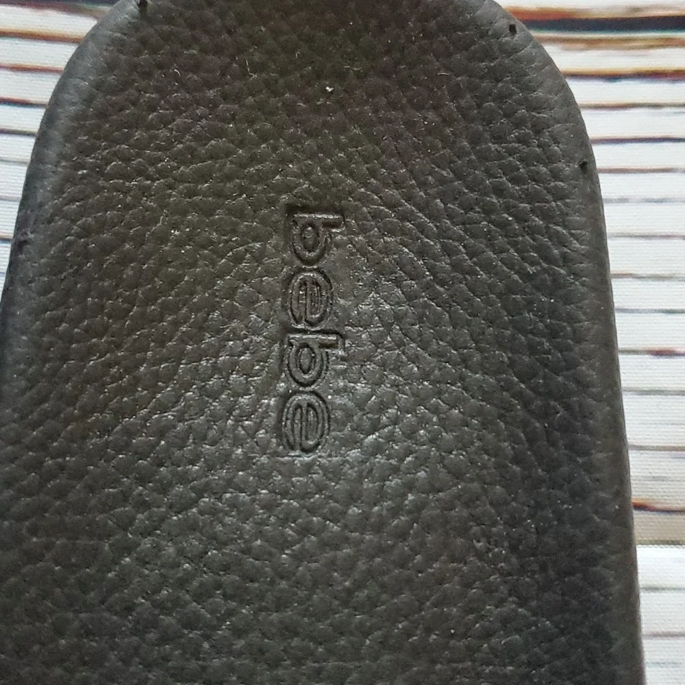 🆕️ BEBE SLIP ON BLACK SLIPPERS 🖤